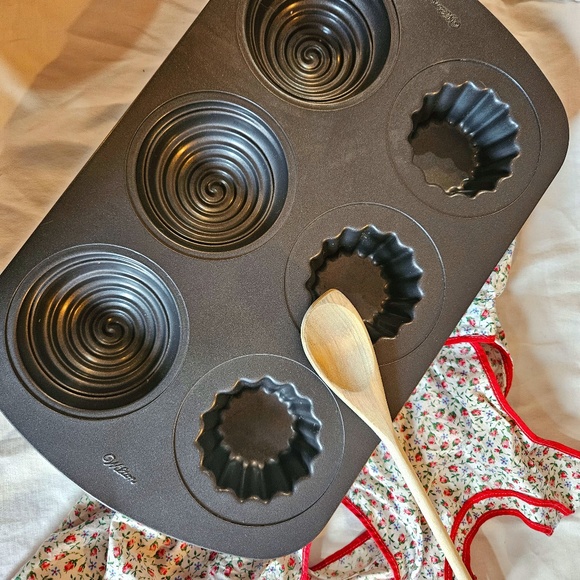 Giant Cupcake Pan - Picture 1 of 5